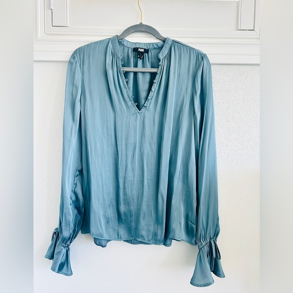 ⚡️PAIGE LUXE MATTE SATIN BLOUSE⚡️SIZE MEDIUM - Picture 2 of 9